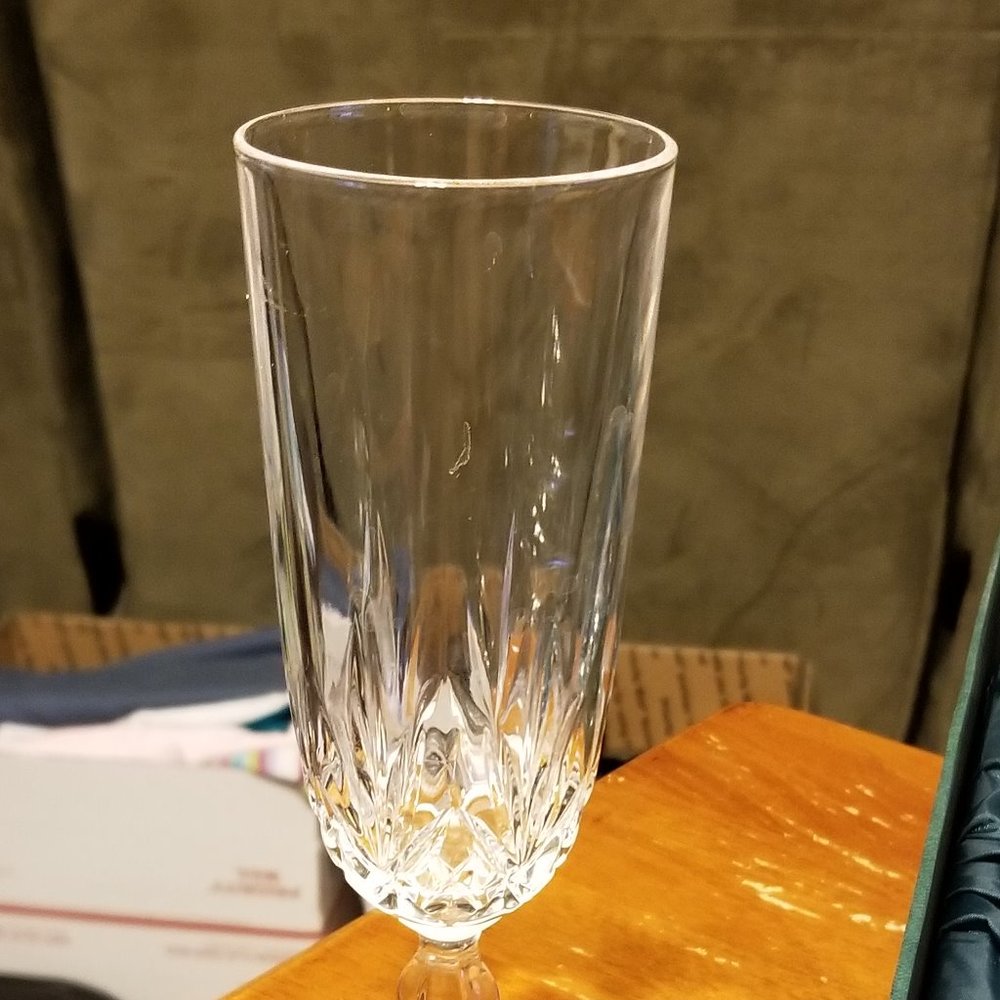 COPY - 24% Lead Cut Crystal Champagne Flutes - Picture 3 of 4